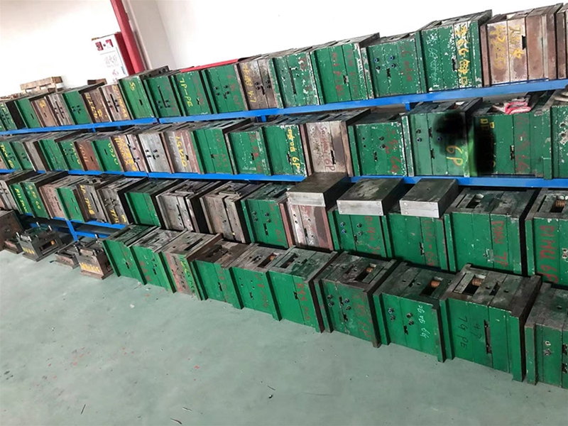 模具